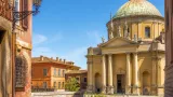 A Correggio un giovane denunciato dopo un inseguimento con un coltello: ferito un conoscente