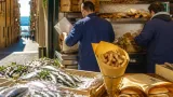 A Genova apre lo street food dei pescatori: menu quotidiano con il pescato di via del Campo