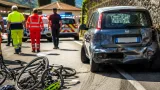 A pochi chilometri da Torino, automobilista investe un gruppo di ciclisti: 4 feriti, arrestato 73enne