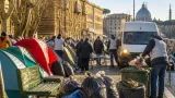 A Roma aumentano i disagi degli sfollati di Spin Time, molte persone ancora in tende per strada
