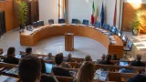 A Teramo il dibattito su parole, informazione e rischi per la democrazia