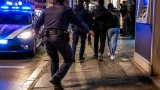 Aggrediscono le Volanti al Portello: arrestati due 31enni, uno espulso e hashish sequestrato