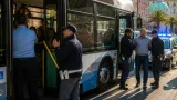 Alcol a bordo, passeggero costringe l'autista a fermare il bus: Questore emette avviso orale