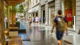 Ancona, saldi alla prova del caldo: centro diviso tra buone vendite e vetrine vuote