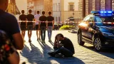 Arezzo, giovane aggredito in centro: indagano i carabinieri su un gruppo di 5 minorenni
