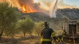 Ascoli Piceno: vasto incendio tra Poggio di Bretta e Vallesenzana, intervento di 15 vigili del fuoco