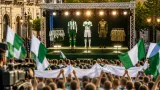 Avellino svela le nuove divise in Piazza Libertà: la terza maglia celebra l'Irpinia