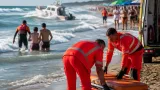 Bagnino salva due ragazzi trascinati al largo a Campomarino di Maruggio