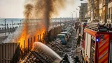 Bari, incendio in un cantiere a San Girolamo: fumo e paura, intervento dei Vigili del Fuoco