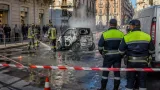 Bari, minicar elettrica prende fuoco in centro: via Imbriani chiusa, nessun ferito
