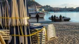 Bosa: la Guardia Costiera libera tratti di spiaggia, sequestrate circa 50 attrezzature da mare