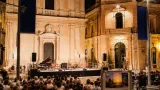 Brindisi inaugura l’estate culturale con «Verdi in città»: teatro e musica all’aperto