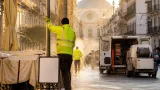 Cagliari, disinfestazione urgente: sospesi i tavolini in centro alla vigilia di Ferragosto