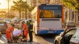 Cagliari, grave incidente in piazza Giovanni: scooter si schianta contro un autobus CTM