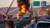 Camion in fiamme chiude l'A14 tra Pineto e Roseto: traffico bloccato e deviazioni