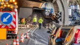 Camion perde il carico nella galleria di Lecco: SS36 chiusa e deviazioni sulla viabilità locale