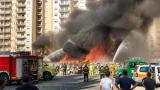 Carbonia, incendio di rifiuti davanti ai palazzoni Area: mezzi di soccorso in azione