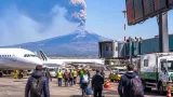 Catania, nuova bocca sull'Etna: sospesi i voli a Fontanarossa e incertezze per i passeggeri