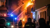 Chieti, rogo nel quartiere Filippone: fiamme riattivate vicino alle abitazioni