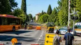 Chiusura di via Giardini per lavori al passaggio a livello: cinque giorni di deviazioni a sud di Modena