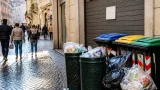 Como, cartello contro i turisti: tensione su rifiuti e raccolta differenziata in centro