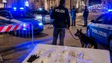 Controlli straordinari della Polizia a Pavia: cento persone identificate e sequestri di droga