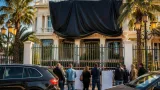Coperta l’insegna del Castello delle Cerimonie: il telo nero segna un nuovo capitolo per La Sonrisa