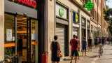 Ferragosto a Bologna: quali supermercati e farmacie restano aperti e gli orari principali