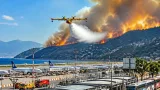 Fiamme sulle colline: traffico aereo sospeso e voli deviati allo scalo di Salerno