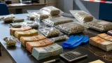 Frosinone, tre arresti per droga: sequestrati 309 g di hashish e oltre 130.000 euro