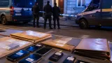 Giovane arrestato per sospetto terrorismo: Digos acquisisce vasto archivio tra file jihadisti e suprematisti