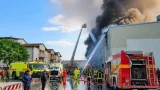 Incendio in azienda nella zona Margherita: intervento a Crotone e evacuazioni precauzionali