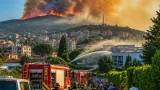 Incendio sul Monte Goi: fumo, evacuazioni precauzionali e attesa dei Canadair