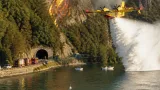 Incendio sul Moregallo: Canadair in azione mentre restano attivi i fronti a Premana e Gordona