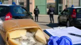 Matera, droga nascosta nel formaggio destinato a un detenuto: arrestata una 68enne