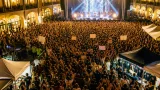 Migliaia a Foiano per il concerto di Ernia: il Village torna cuore della sera