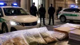 Milano, commissaria ai domiciliari e quattro agenti in carcere: sviluppi sull'inchiesta della Polizia locale