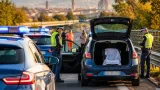 Neonata di 10 giorni trovata dalla Polizia: arrestata la nonna, era sull'auto verso la Romania