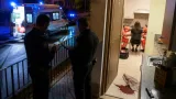 Novi di Modena: arrestato uomo dopo l’accoltellamento della moglie, emergono maltrattamenti dal 2021