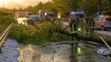 Nubifragio su Pavia: tangenziale est chiusa, incidente per un albero caduto e grandine in Oltrepò