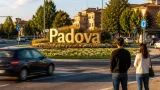 Padova, rinnovata la rotonda della Stanga: nuove piante e la scritta illuminata che accoglie la città