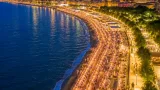 Pesaro si illumina: migliaia in bianco per la notte di 'Candele sotto le Stelle'