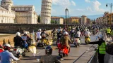 Pisa, torna la Tappa Notturna Pisa–Lucca–Abetone: oltre 250 Vespe per il Memorial Bellatreccia