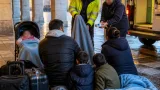 Quattro figli minorenni e giorni in strada: l'odissea di una famiglia tunisina a Massa