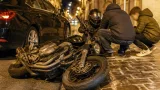 Ragusa, caduta in moto a Corso Italia: torna la questione dei mattoni scivolosi