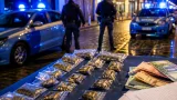 Rimini: arrestato un 20enne sul lungomare Tintori per detenzione di droga e coltello