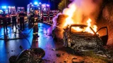 Salerno, grave scontro auto-moto a Campigliano: tre feriti, auto in fiamme