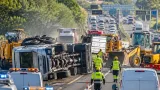 Salerno: incidente tra due tir sul raccordo, traffico bloccato e code fino alla barriera
