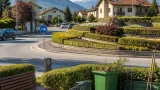 Sandigliano affida la cura delle rotonde a sponsor privati: bando aperto per la manutenzione