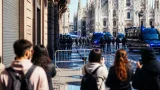 Scontri in centro a Milano: negozi chiusi e decine di fermi, tra i fermati prevalgono minorenni